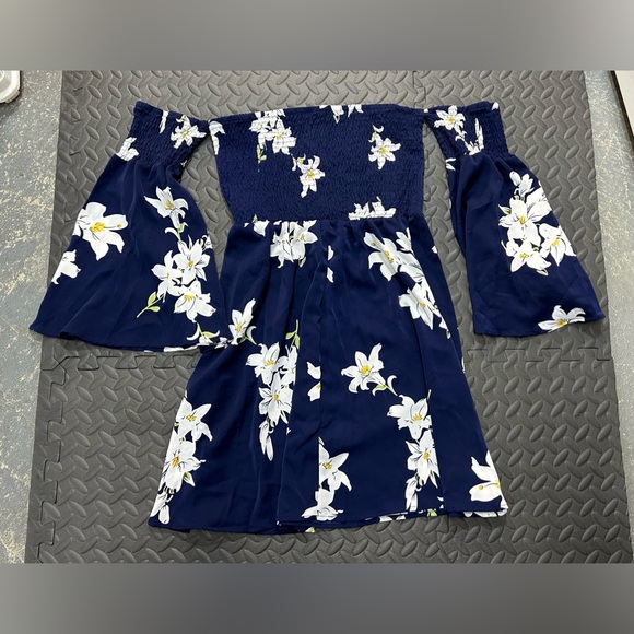 NWT Women’s floral off the shoulder dress size large - Picture 1 of 7
